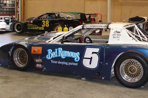 Blue & white Bed Rumours livery as #5